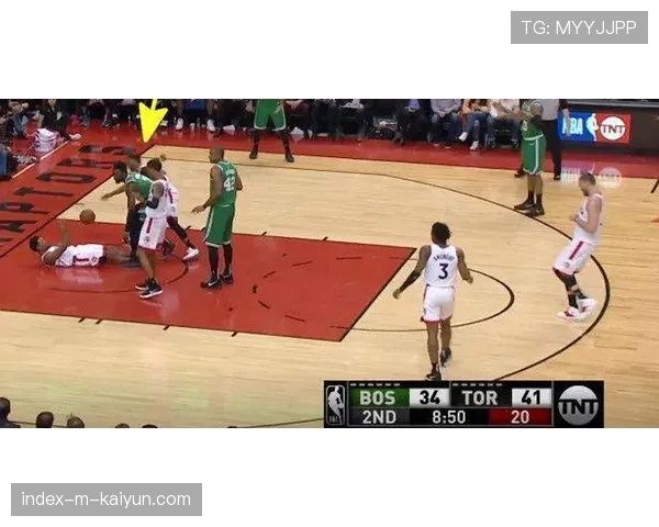 海港让克劳德传球失误率42%，中场推进距离仅184米